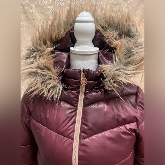 Michael Kors Girls Puffer Jacket With Faux Fur Trim Hood - Picture 2 of 12